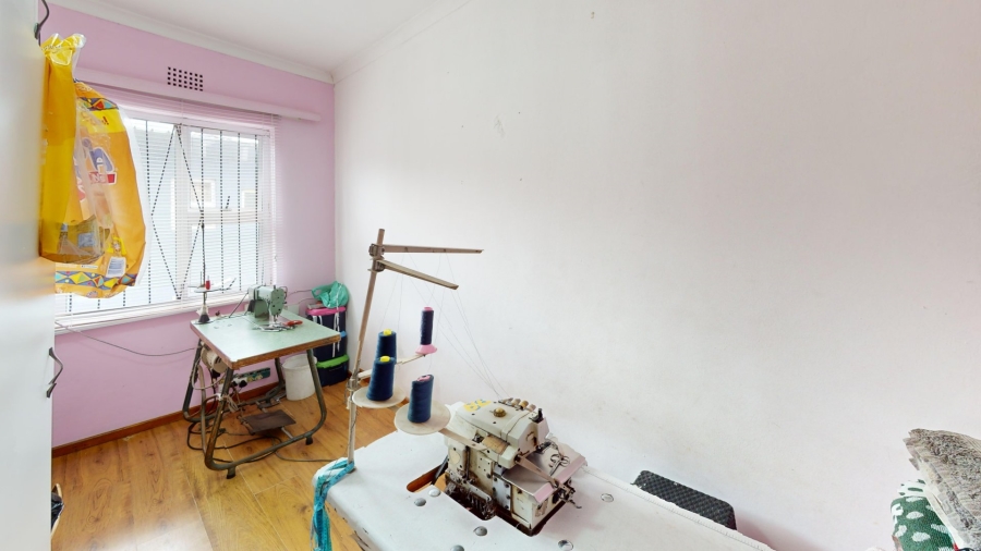 5 Bedroom Property for Sale in Colorado Park Western Cape